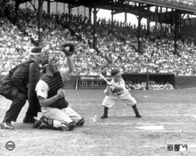 Eddie Gaedel at bat