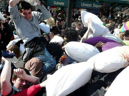 worldpillowfightday-425