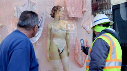 american-apparel-publicity-stunt